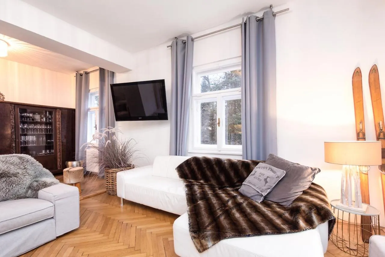 Villa Family Wellhouse Green Garden Direct In Salzburg, Sunny Big Garden, Up To 16 Pax, Bikes For Free, Bbq, Sunbeds, Parking For Free, 15 Min Sound Of Music
