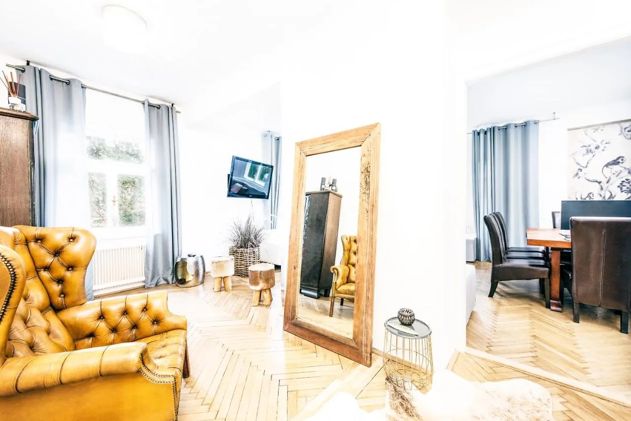 Family Wellhouse Green Garden Direct In Salzburg, Sunny Big Garden, Up To 16 Pax, Bikes For Free, Bbq, Sunbeds, Parking For Free, 15 Min Sound Of Music