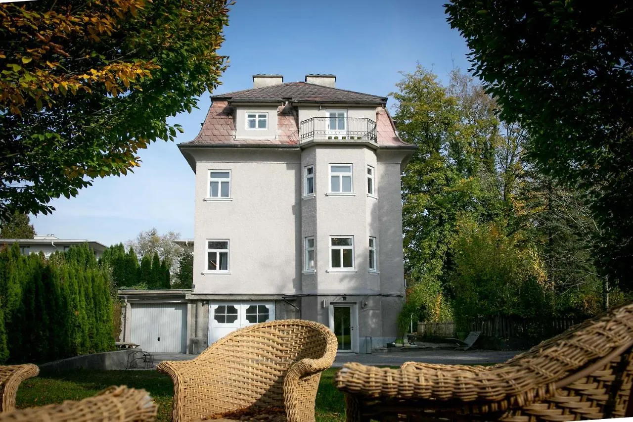 Contatti di Family Wellhouse Green Garden Direct In Salzburg, Sunny Big Garden, Up To 16 Pax, Bikes For Free, Bbq, Sunbeds, Parking For Free, 15 Min Sound Of Music