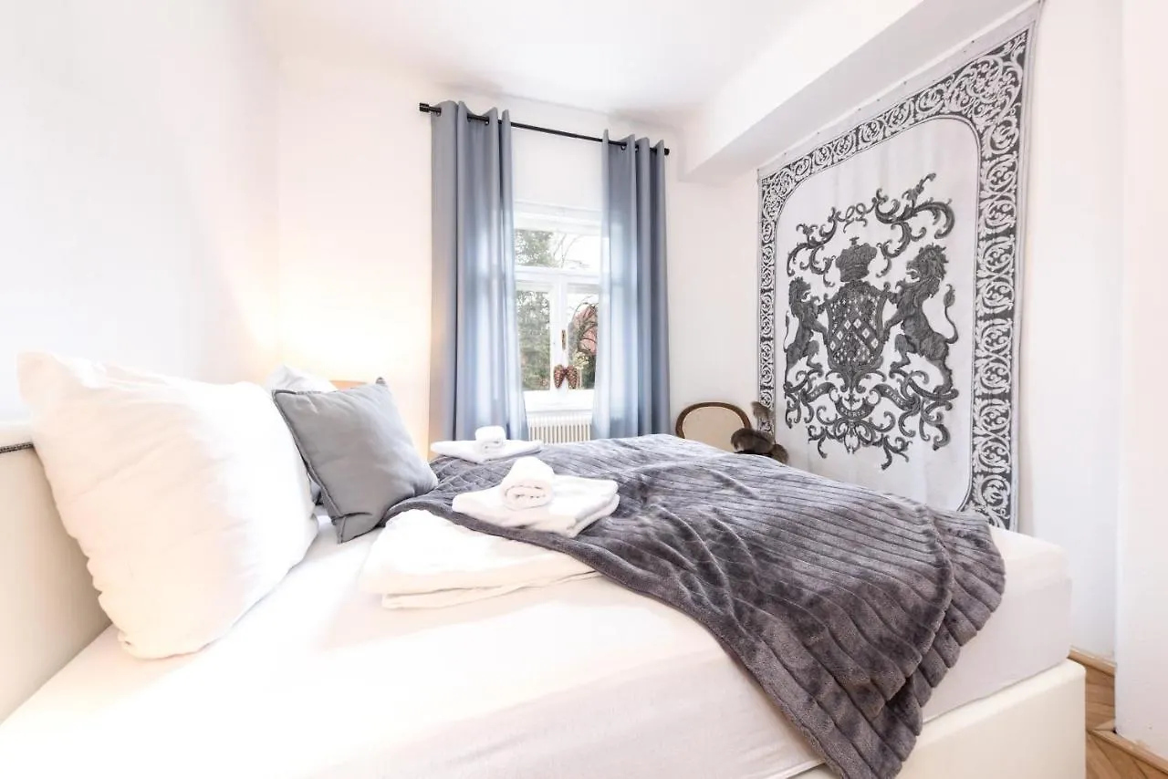 Family Wellhouse Green Garden Direct In Salzburg, Sunny Big Garden, Up To 16 Pax, Bikes For Free, Bbq, Sunbeds, Parking For Free, 15 Min Sound Of Music
