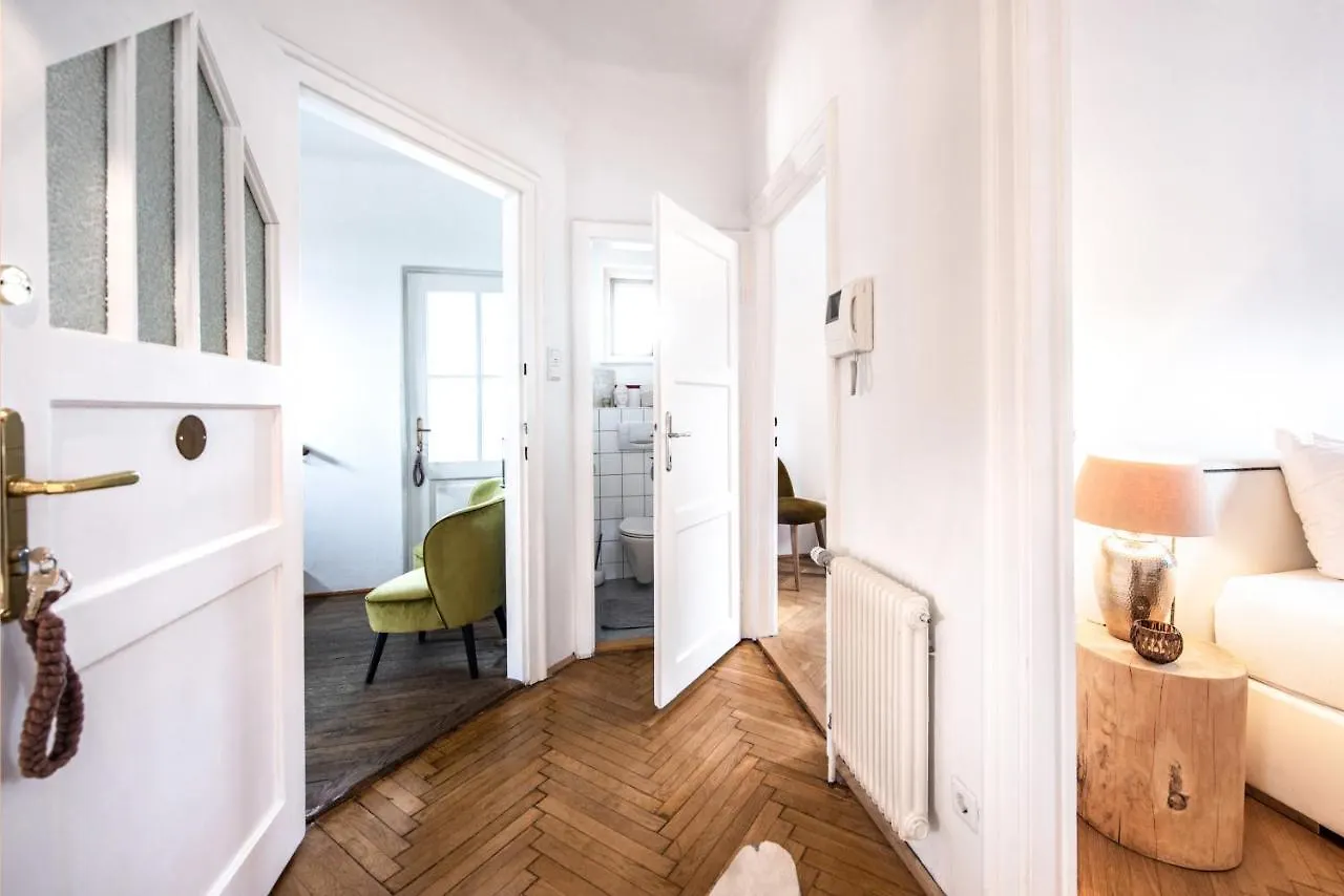 Villa Family Wellhouse Green Garden Direct In Salzburg, Sunny Big Garden, Up To 16 Pax, Bikes For Free, Bbq, Sunbeds, Parking For Free, 15 Min Sound Of Music Oostenrijk