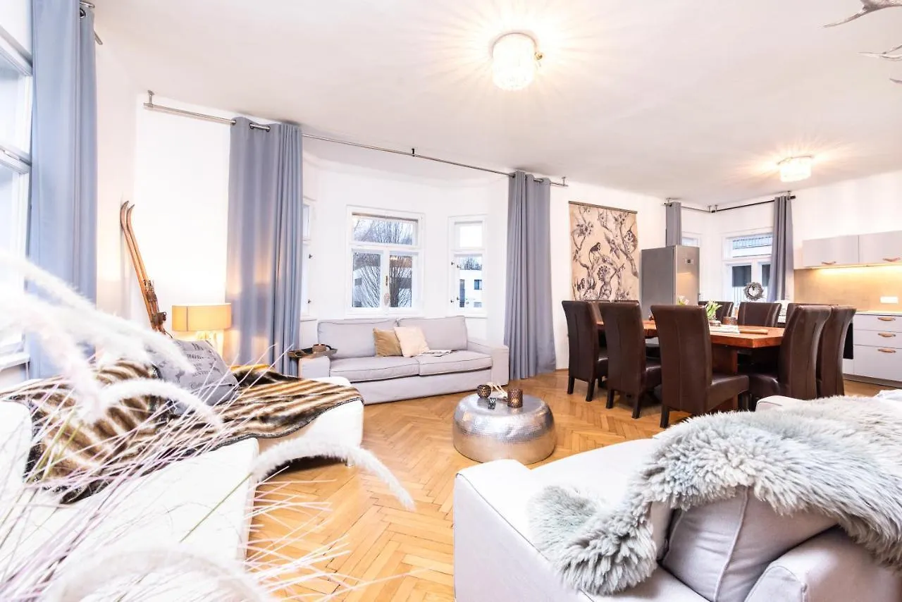Family Wellhouse Green Garden Direct In Salzburg, Sunny Big Garden, Up To 16 Pax, Bikes For Free, Bbq, Sunbeds, Parking For Free, 15 Min Sound Of Music Villa Salisburgo