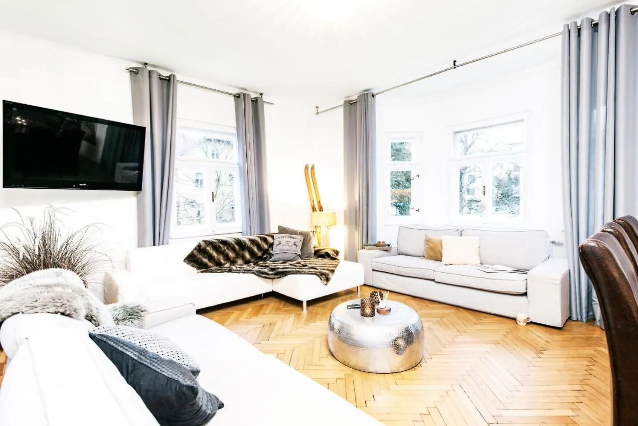 Family Wellhouse Green Garden Direct In Salzburg, Sunny Big Garden, Up To 16 Pax, Bikes For Free, Bbq, Sunbeds, Parking For Free, 15 Min Sound Of Music 0*, Salisburgo