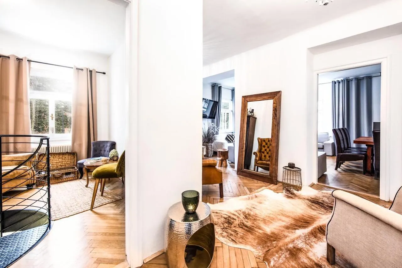 Family Wellhouse Green Garden Direct In Salzburg, Sunny Big Garden, Up To 16 Pax, Bikes For Free, Bbq, Sunbeds, Parking For Free, 15 Min Sound Of Music 0*, Salisburgo