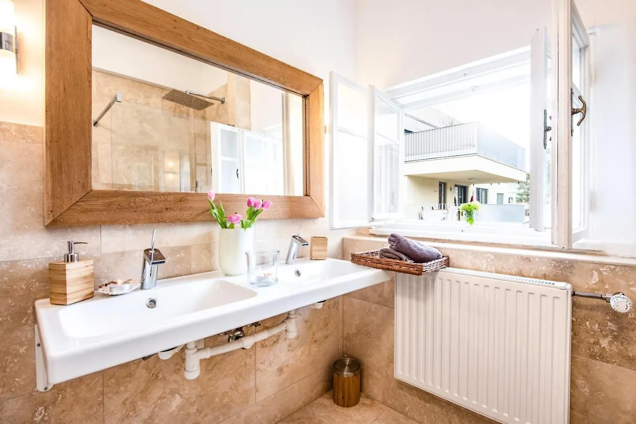 Family Wellhouse Green Garden Direct In Salzburg, Sunny Big Garden, Up To 16 Pax, Bikes For Free, Bbq, Sunbeds, Parking For Free, 15 Min Sound Of Music 0*, Salisburgo