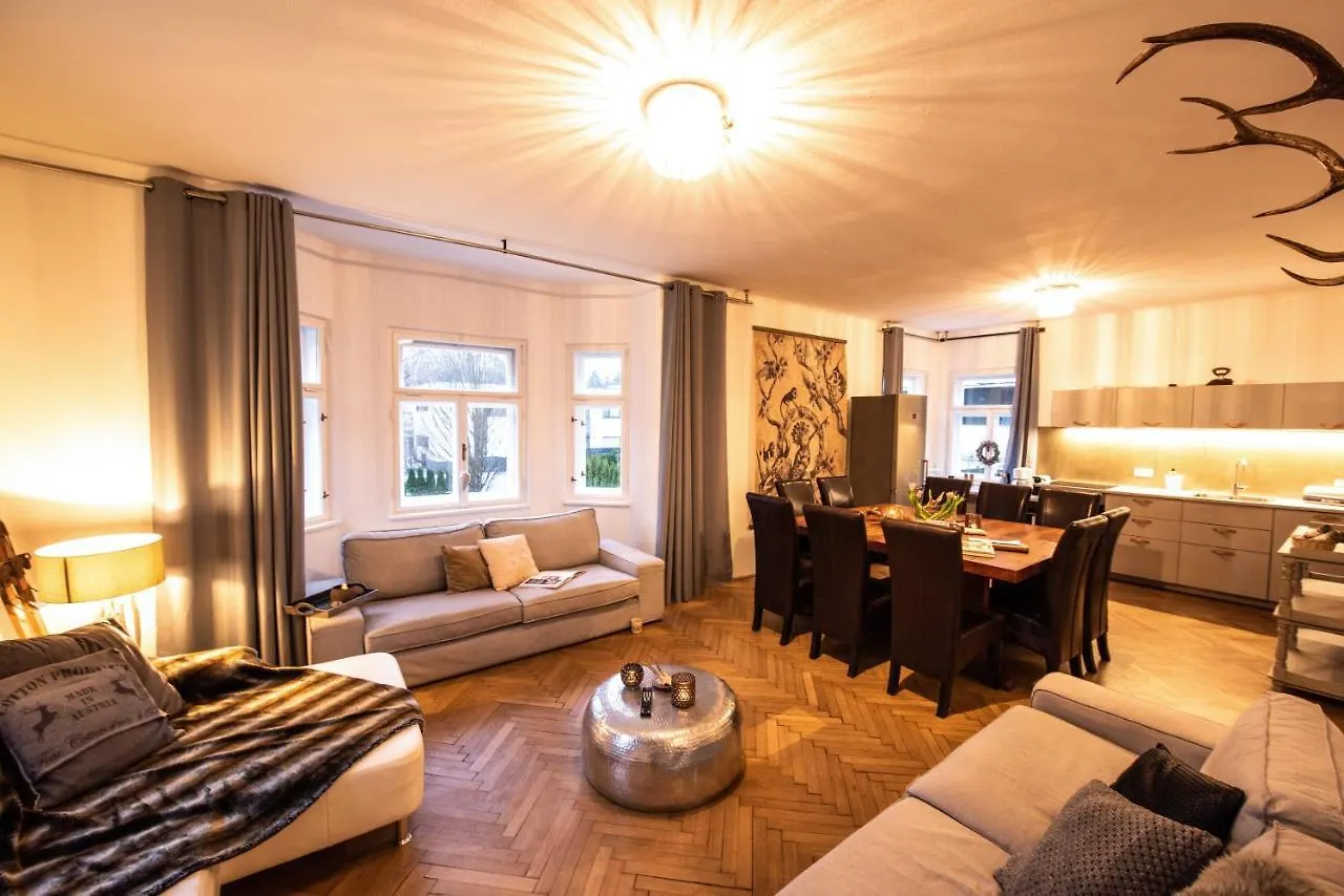 Family Wellhouse Green Garden Direct In Salzburg, Sunny Big Garden, Up To 16 Pax, Bikes For Free, Bbq, Sunbeds, Parking For Free, 15 Min Sound Of Music Salisburgo
